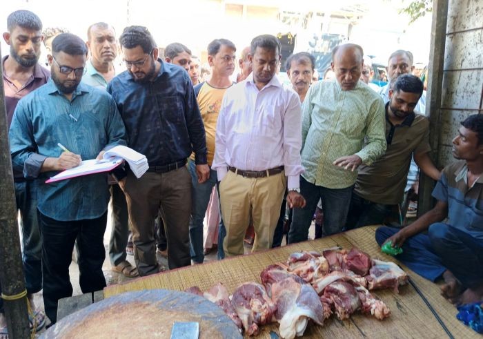 কালীগঞ্জে মাংসের দোকানে ভ্রাম্যমান আদালতে জরিমানা 